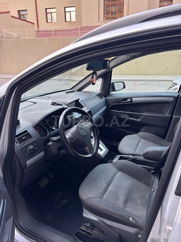 Opel Zafira-9