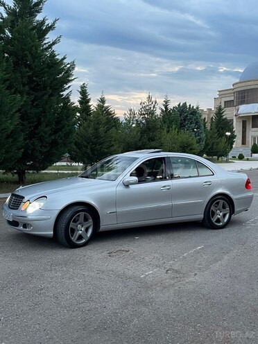 Mercedes E 240-4