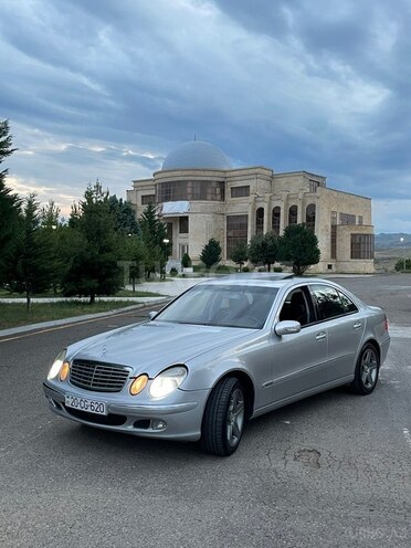 Mercedes E 240-1