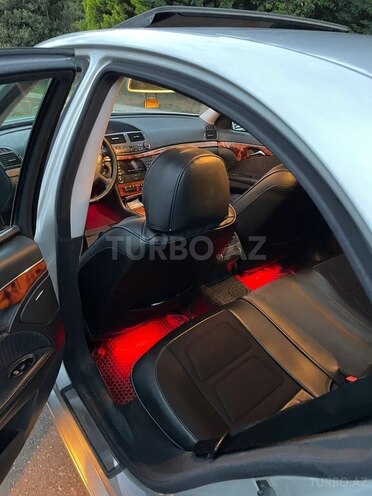 Mercedes E 240-13