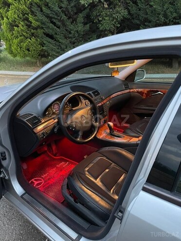Mercedes E 240-5