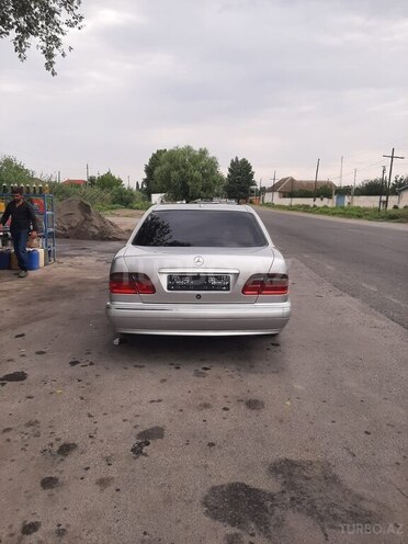Mercedes E 240-2