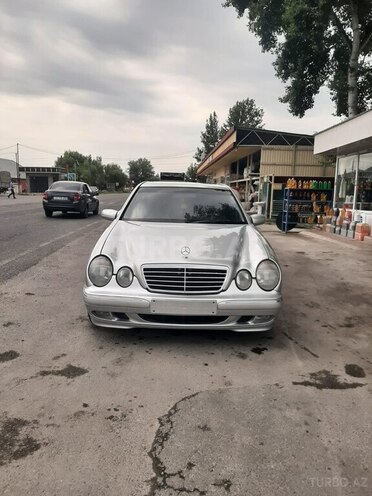 Mercedes E 240-4