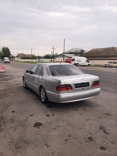 Mercedes E 240-3