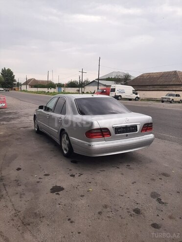 Mercedes E 240-6