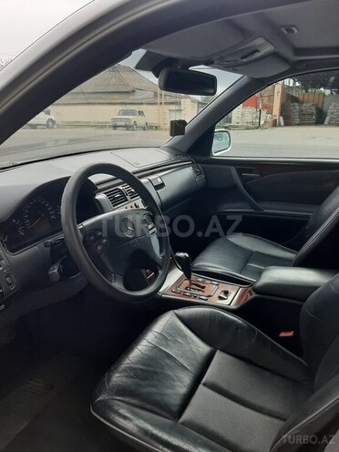 Mercedes E 240-10