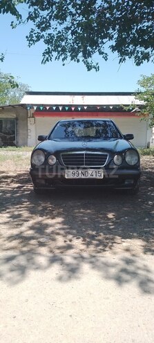 Mercedes E 220-1
