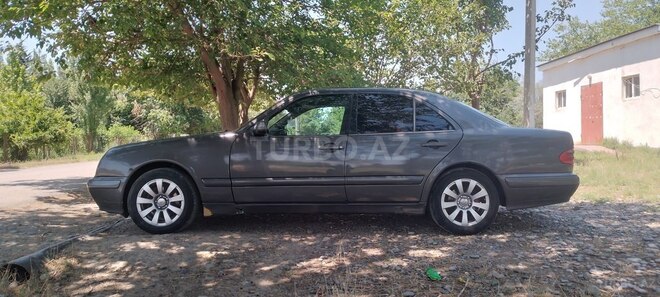 Mercedes E 220-2