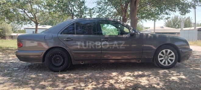 Mercedes E 220-4