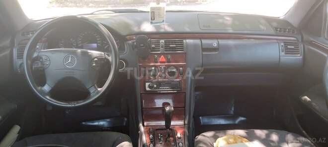 Mercedes E 220-5