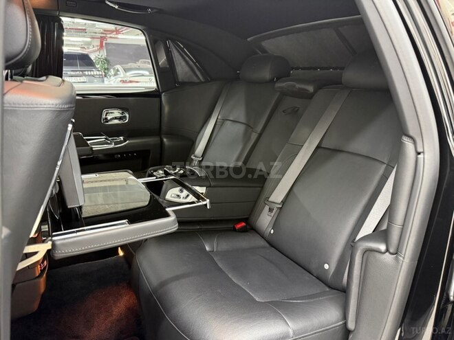 Rolls-Royce Ghost-24