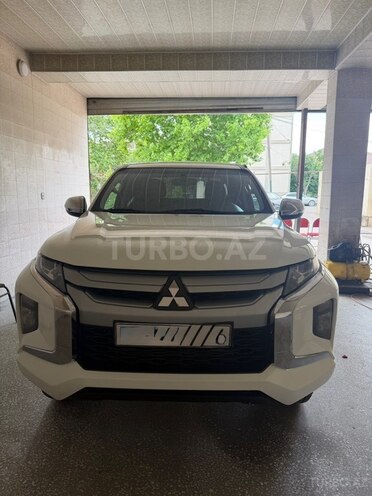 Mitsubishi L200-1