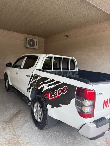 Mitsubishi L200-9