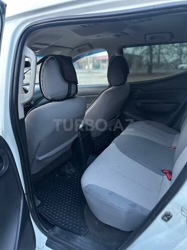 Mitsubishi L200-4