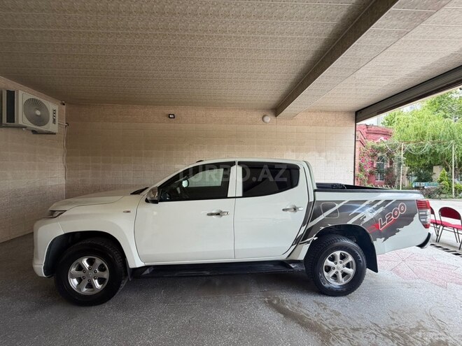 Mitsubishi L200-7