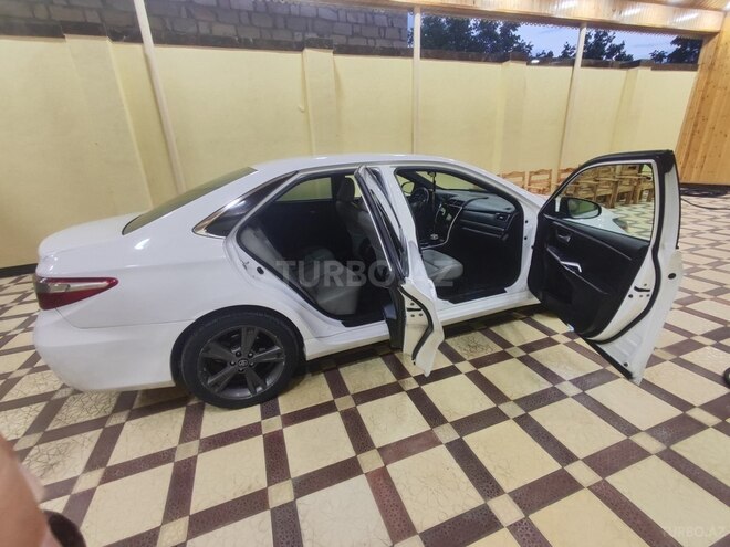 Toyota Camry-13