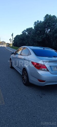 Hyundai Accent-4