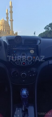 Hyundai Accent-7