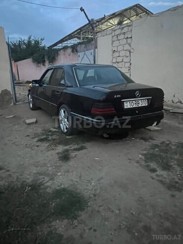 Mercedes E 220-2