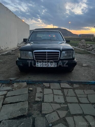 Mercedes E 220-1