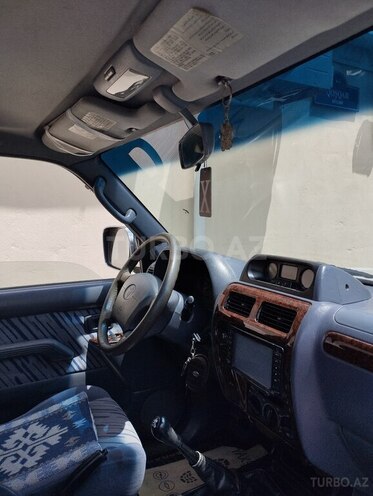 Toyota Land Cruiser Prado-5