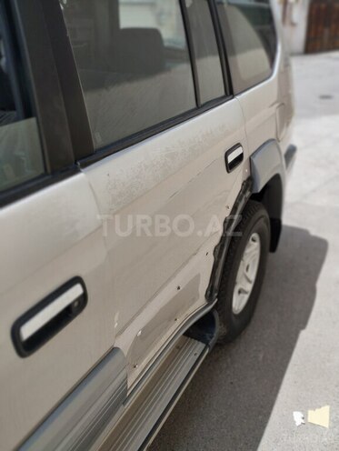 Toyota Land Cruiser Prado-11