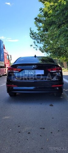 Hyundai Elantra-6