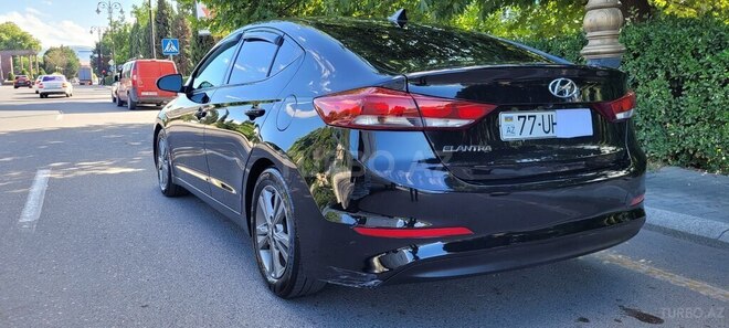 Hyundai Elantra-8