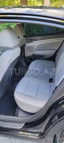 Hyundai Elantra-11