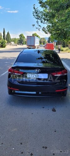 Hyundai Elantra-9