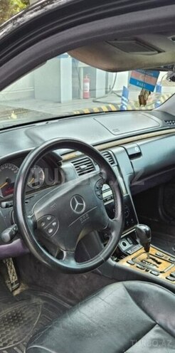 Mercedes E 200-2