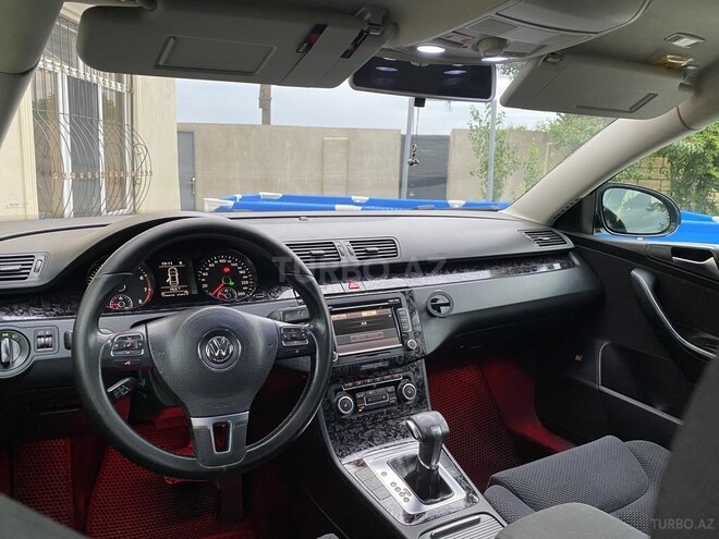 Volkswagen Passat-11