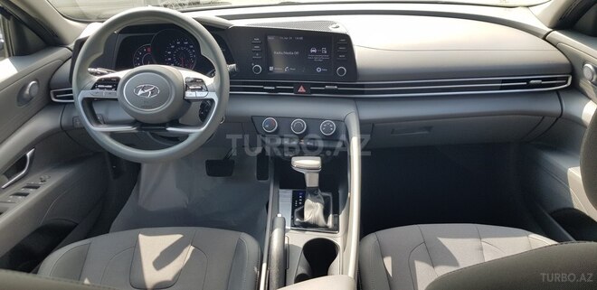 Hyundai Elantra-15