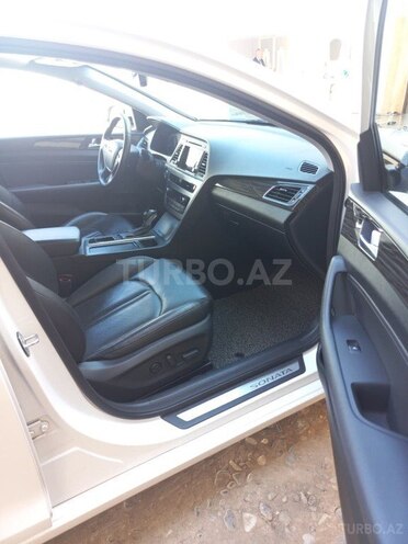 Hyundai Sonata-12
