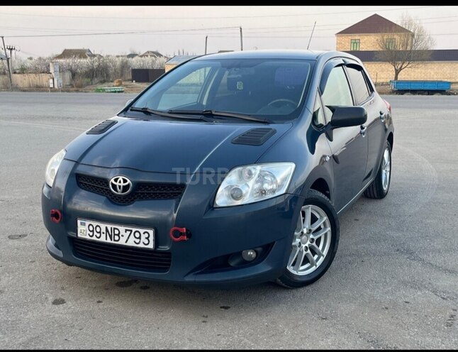 Toyota Auris-1