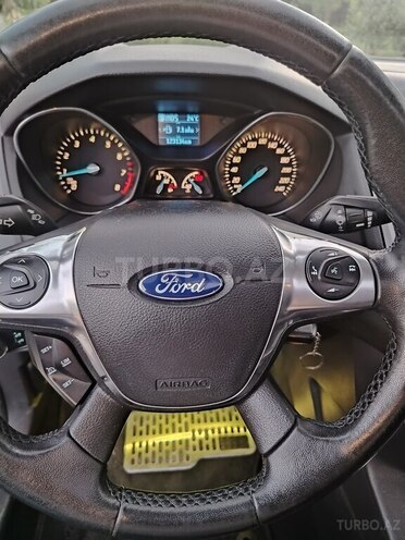 Ford Focus-7