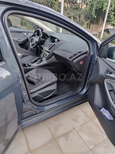 Ford Focus-12