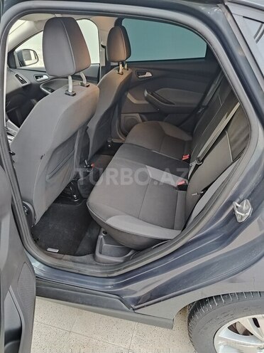 Ford Focus-13