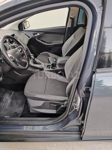 Ford Focus-15