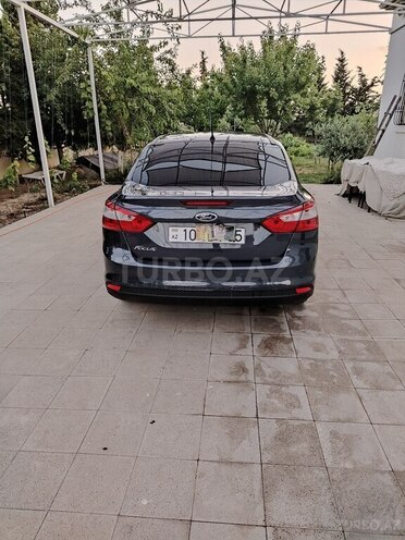 Ford Focus-19