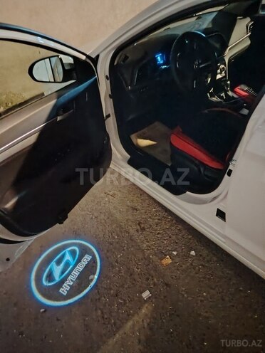 Hyundai Elantra-12