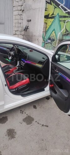 Hyundai Elantra-10