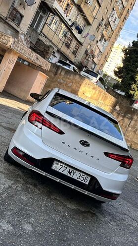 Hyundai Elantra-15