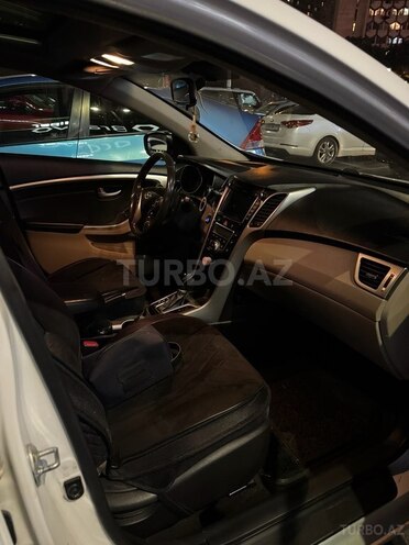 Hyundai Elantra-6