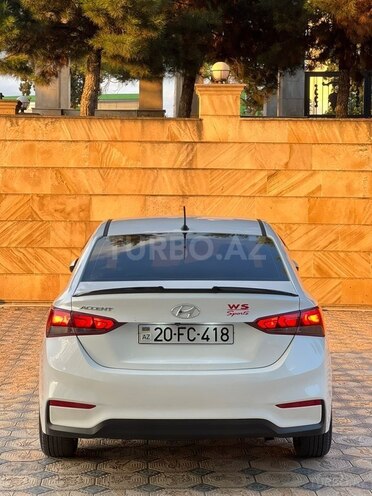 Hyundai Accent-4