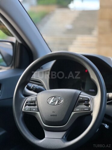 Hyundai Accent-14