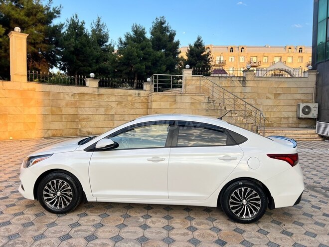 Hyundai Accent-7