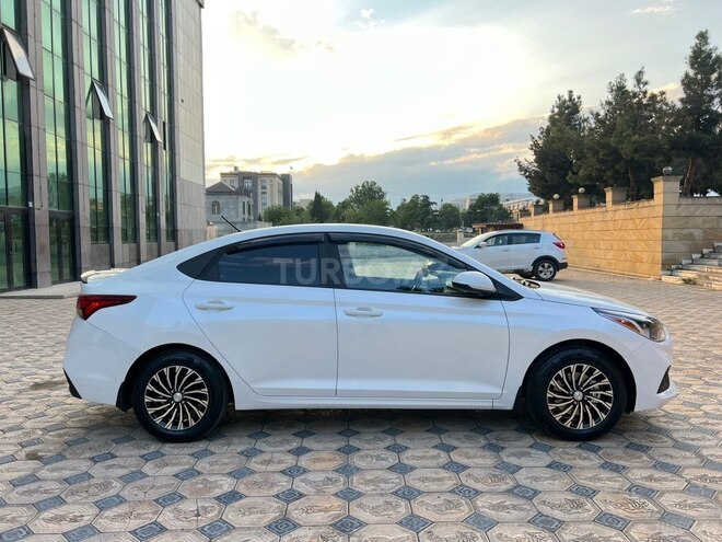 Hyundai Accent-8