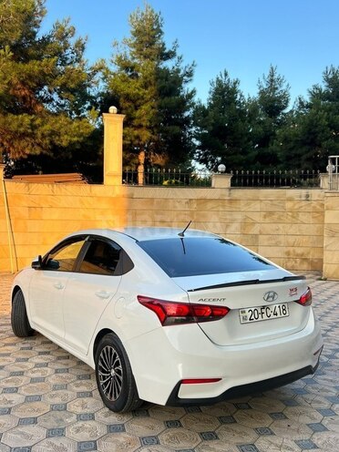Hyundai Accent-5