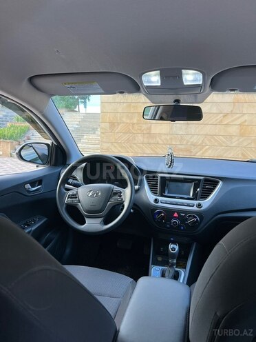 Hyundai Accent-13